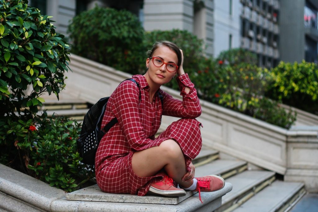 Lunettes colorées pour un look décontracté